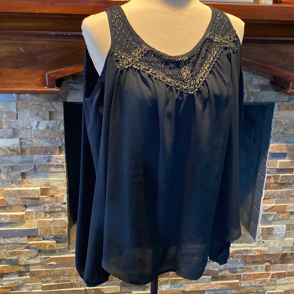 Xhilaration Black Sleeveless Blouse with Lace Detail